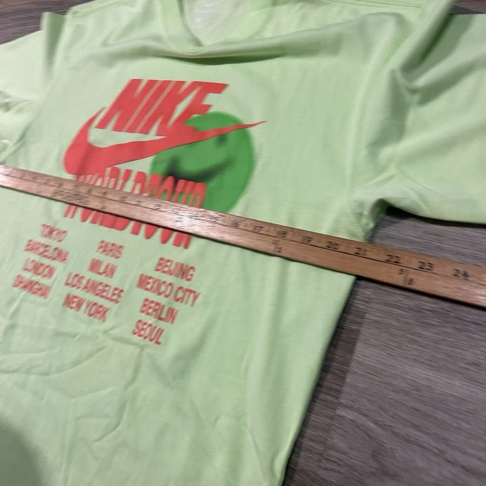 Nike Men's World Tour Liquid Lime T-Shirt DA0937-383 Men's Size Small Never Worn